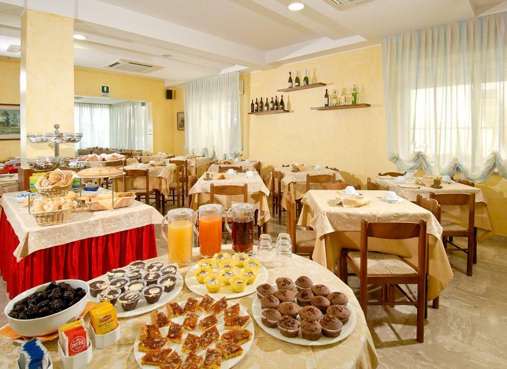 Hotel Alba Serena Misano Adriatico Ngoại thất bức ảnh